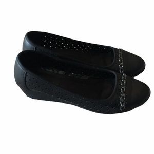 Women’s black wedges